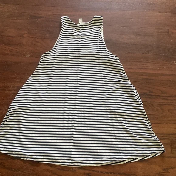 Dress - Picture 4 of 4